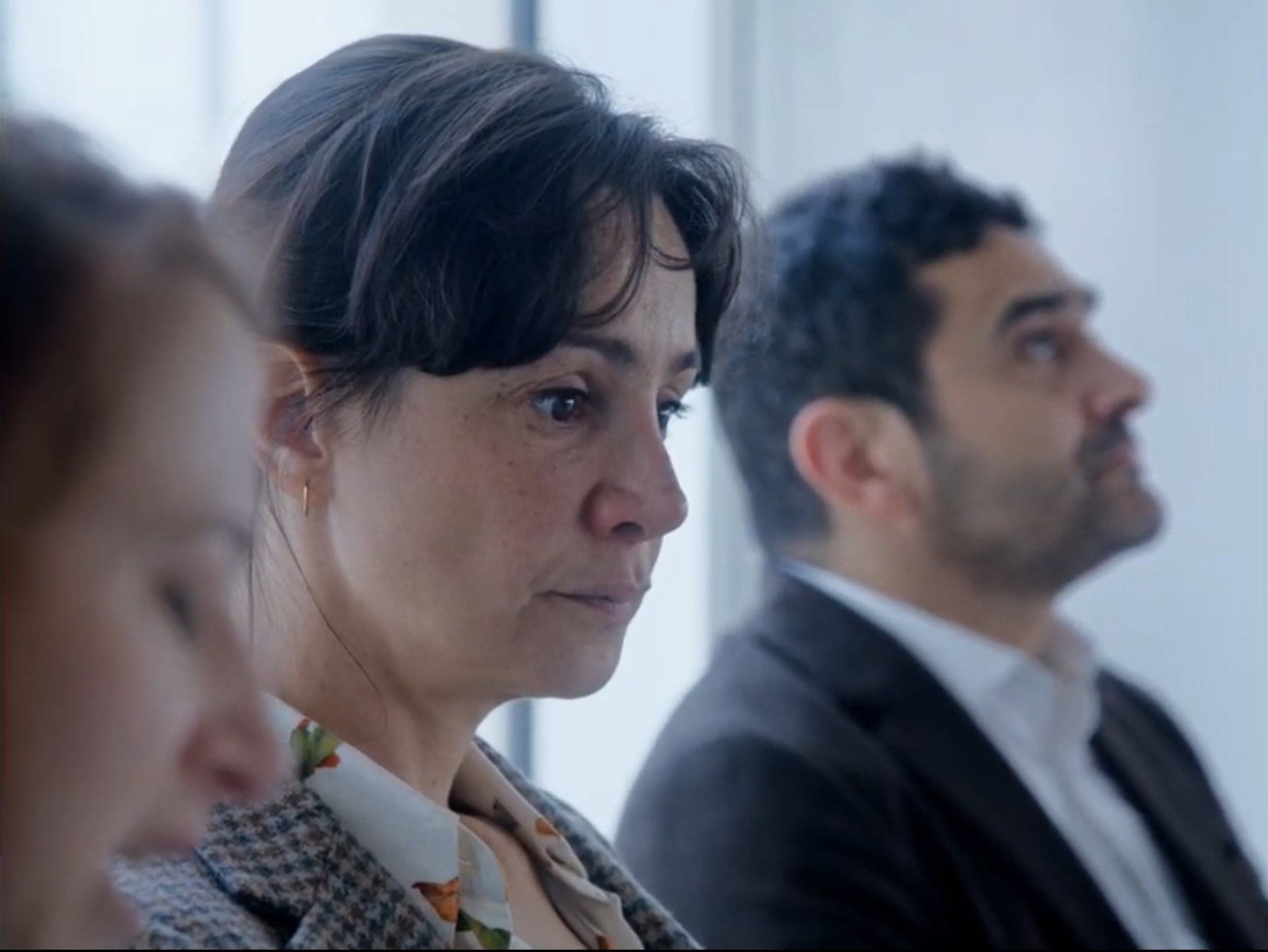 Confira a crítica do denso drama de tribunal 'Nós acreditamos em vocês'