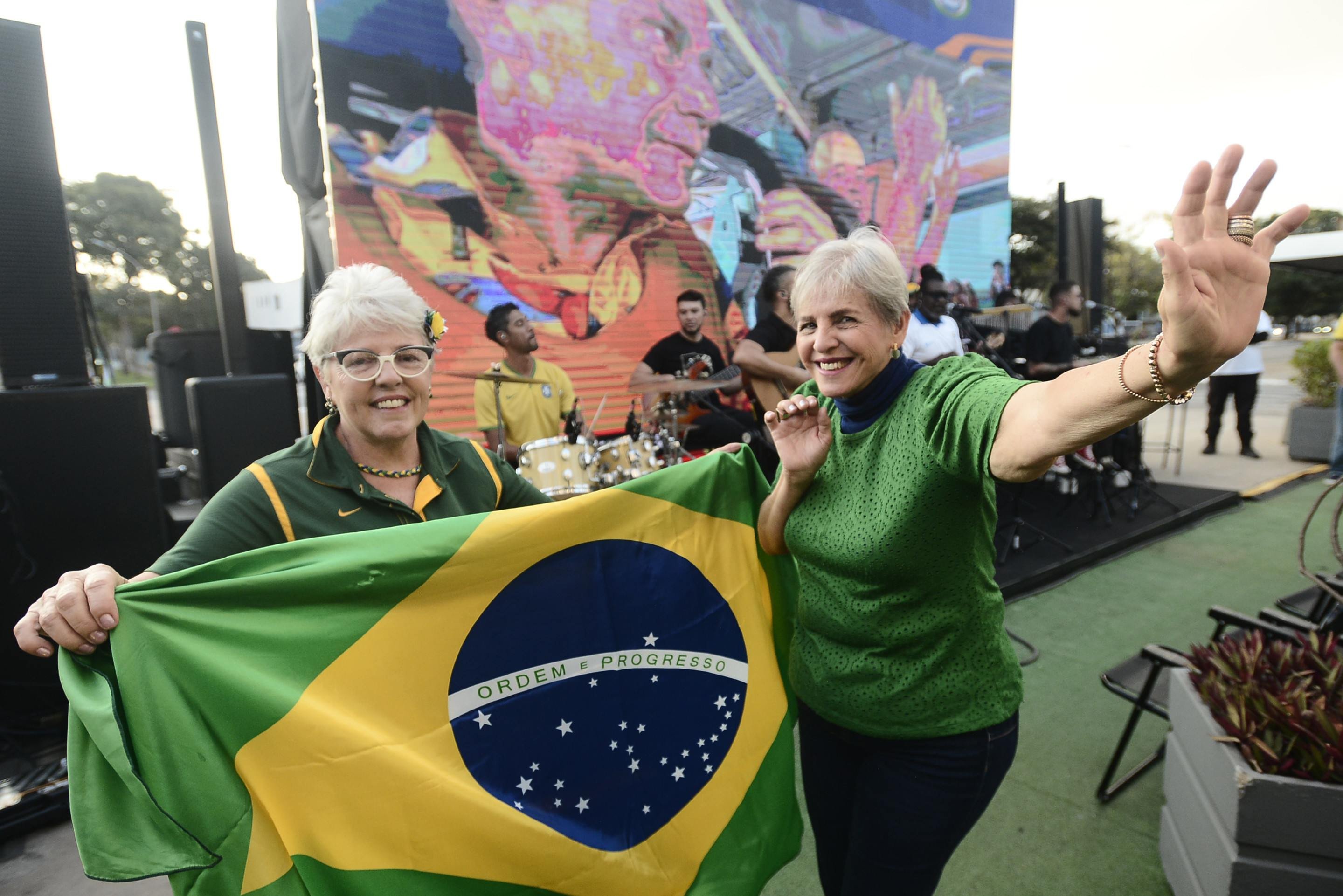 As irm&atilde;s Isabel e Eli Brand&atilde;o foram a car&aacute;ter