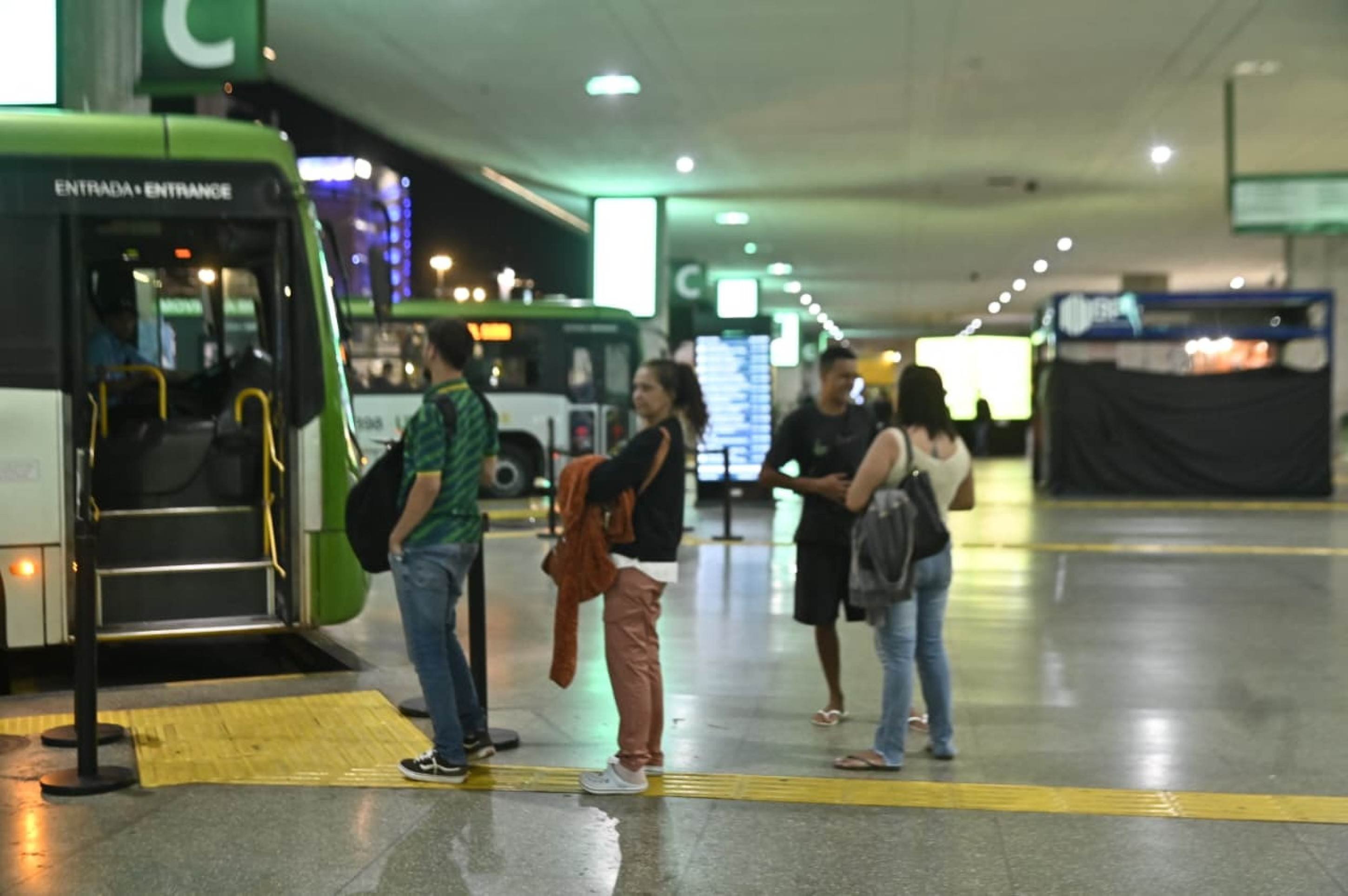 Rodovi&aacute;ria do Plano Piloto durante o jogo Brasil x Esc&oacute;cia