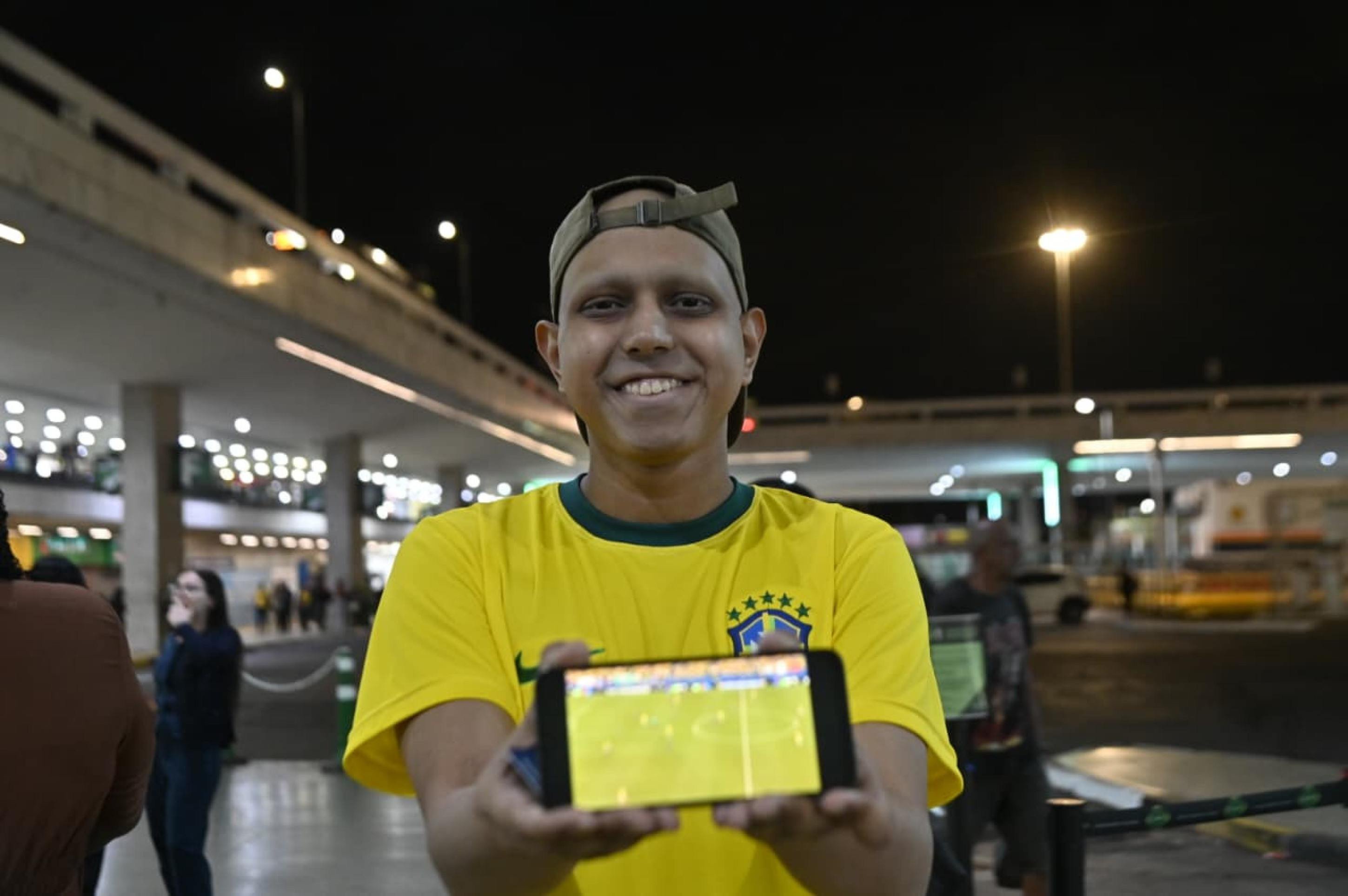 Rodovi&aacute;ria do Plano Piloto durante o jogo Brasil x Esc&oacute;cia