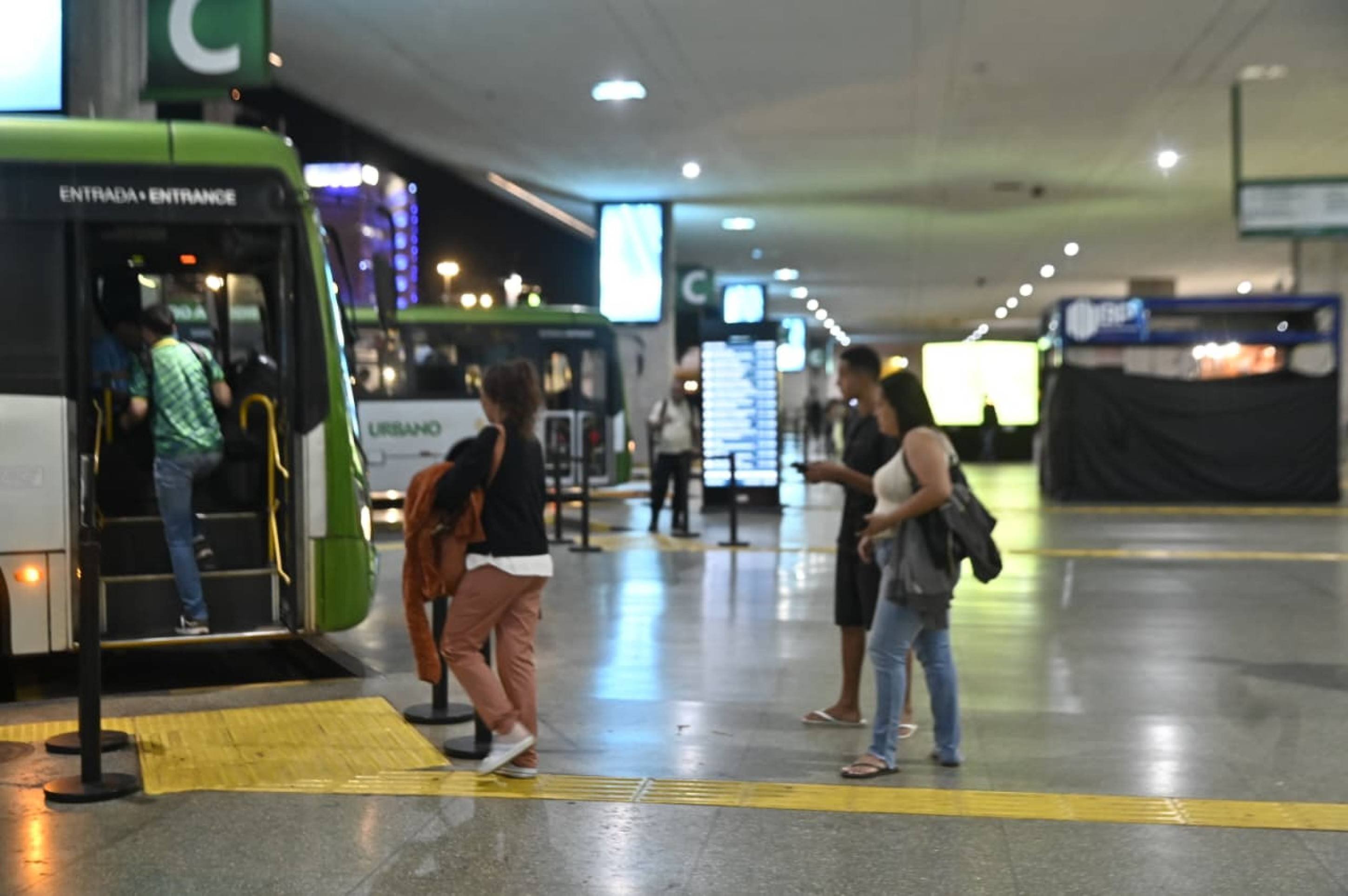 Rodovi&aacute;ria do Plano Piloto durante o jogo Brasil x Esc&oacute;cia