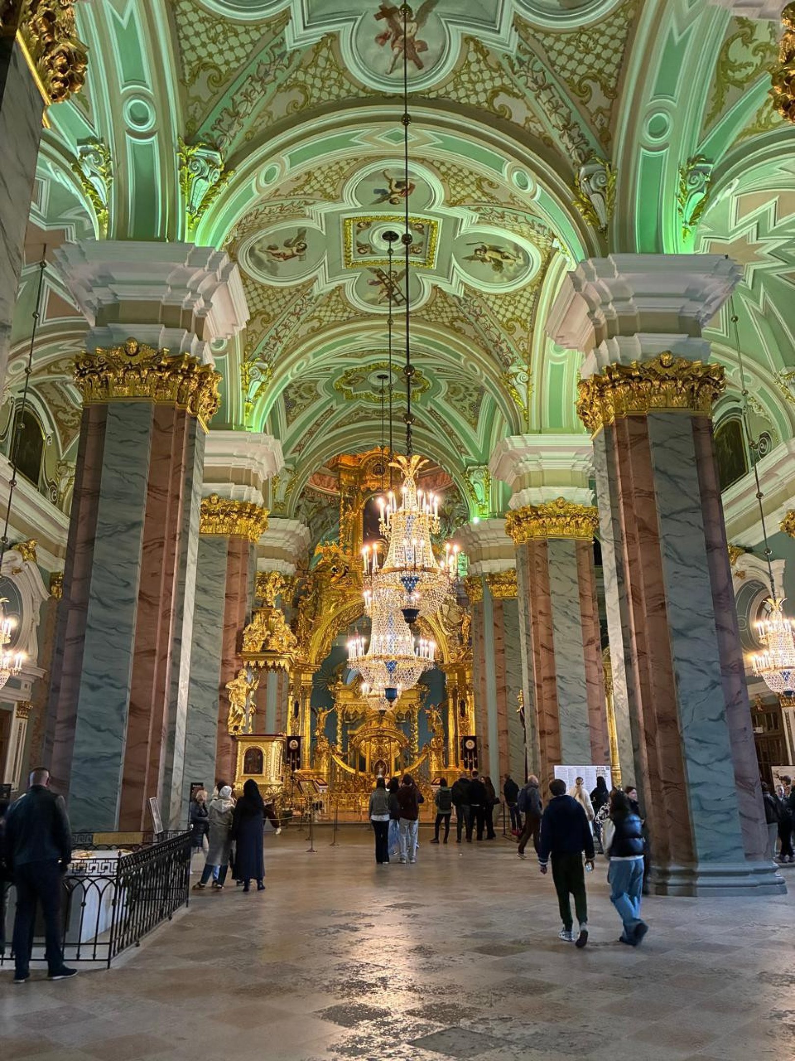 Catedral do Salvador sobre o Sangue Derramado, constru&iacute;da no local onde o Czar Alexandre da R&uacute;ssia foi assassinado, em 13 de mar&ccedil;o de 1881