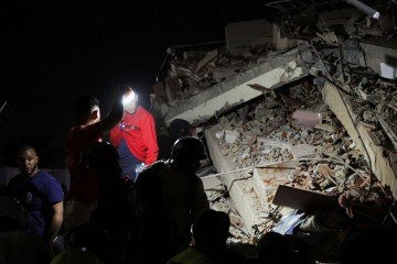 França, Noruega, Senegal e Iraque iniciaram seus jogos com minutos de silêncio em memória das vítimas do terremoto na Venezuela -  (crédito: BBC)