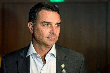 Michelle Bolsonaro ao lado de seus aliados, o senador Eduardo Girão (Novo-CE) e a vereadora de Fortaleza Pricilla Costa (PL-CE), vice-presidente do PL Mulher -  (crédito: Reprodução Instagram/Michelle Bolsonaro)