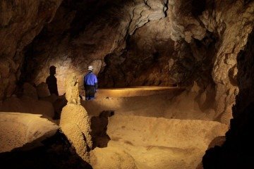 Caverna no interior do Paraná, conhecida como 'Caverna do Malfazido'. 
     -  (crédito: Julio Cauhy/AgênciaFAPESP)