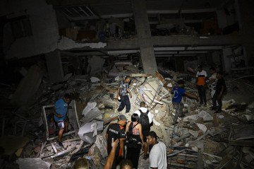 Corrente de solidariedade expôs o que há de mais nobre no ser humano -  (crédito: FEDERICO PARRA / AFP)
