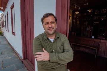 Leonencio Nossa em Cordisburgo, 
no Museu Casa de Guimarães Rosa -  (crédito: RonaldoAlves)