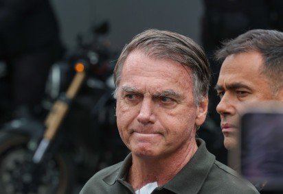 A investigação se concentra na apreensão, na noite de 15 de junho, de uma pistola Glock 9 milímetros, registrada em nome de Bolsonaro -  (crédito: Fabio Rodrigues-Pozzebom/ Agência Brasil) -A investigação se concentra na apreensão, na noite de 15 de junho, de uma pistola Glock 9 milímetros, registrada em nome de Bolsonaro -  (crédito: Fabio Rodrigues-Pozzebom/ Agência Brasil)