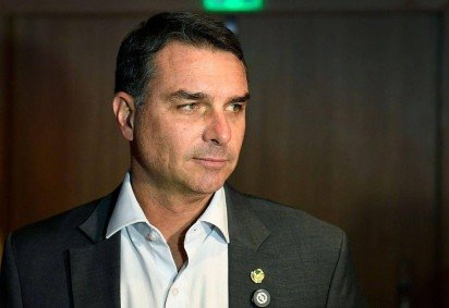 Michelle Bolsonaro ao lado de seus aliados, o senador Eduardo Girão (Novo-CE) e a vereadora de Fortaleza Pricilla Costa (PL-CE), vice-presidente do PL Mulher -  (crédito: Reprodução Instagram/Michelle Bolsonaro)