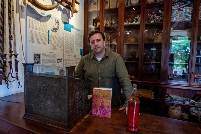 Leonencio Nossa, autor de João Guimarães Rosa - Biografia, 
em Cordisburgo, no Museu Casa de Guimarães Rosa