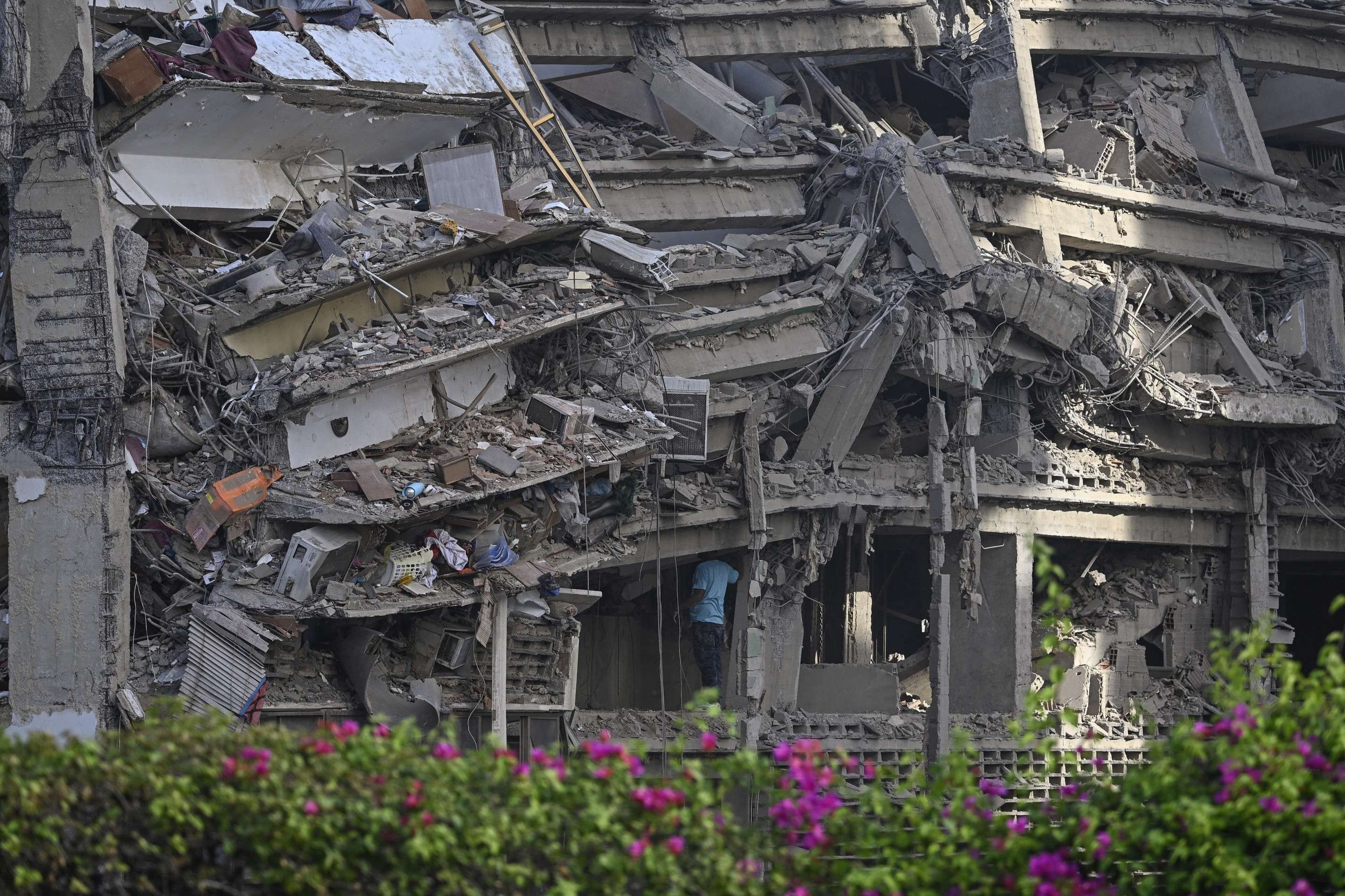 Resgatadas sem os pais, crianças são atendidas em Caracas após terremotos