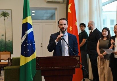 Durigan, em agenda na China: anúncio de medidas adicionais de controle às bets e críticas aos governos de Michel Temer e Jair Bolsonaro  -  (crédito: Divulgação/Ministério da Fazenda)