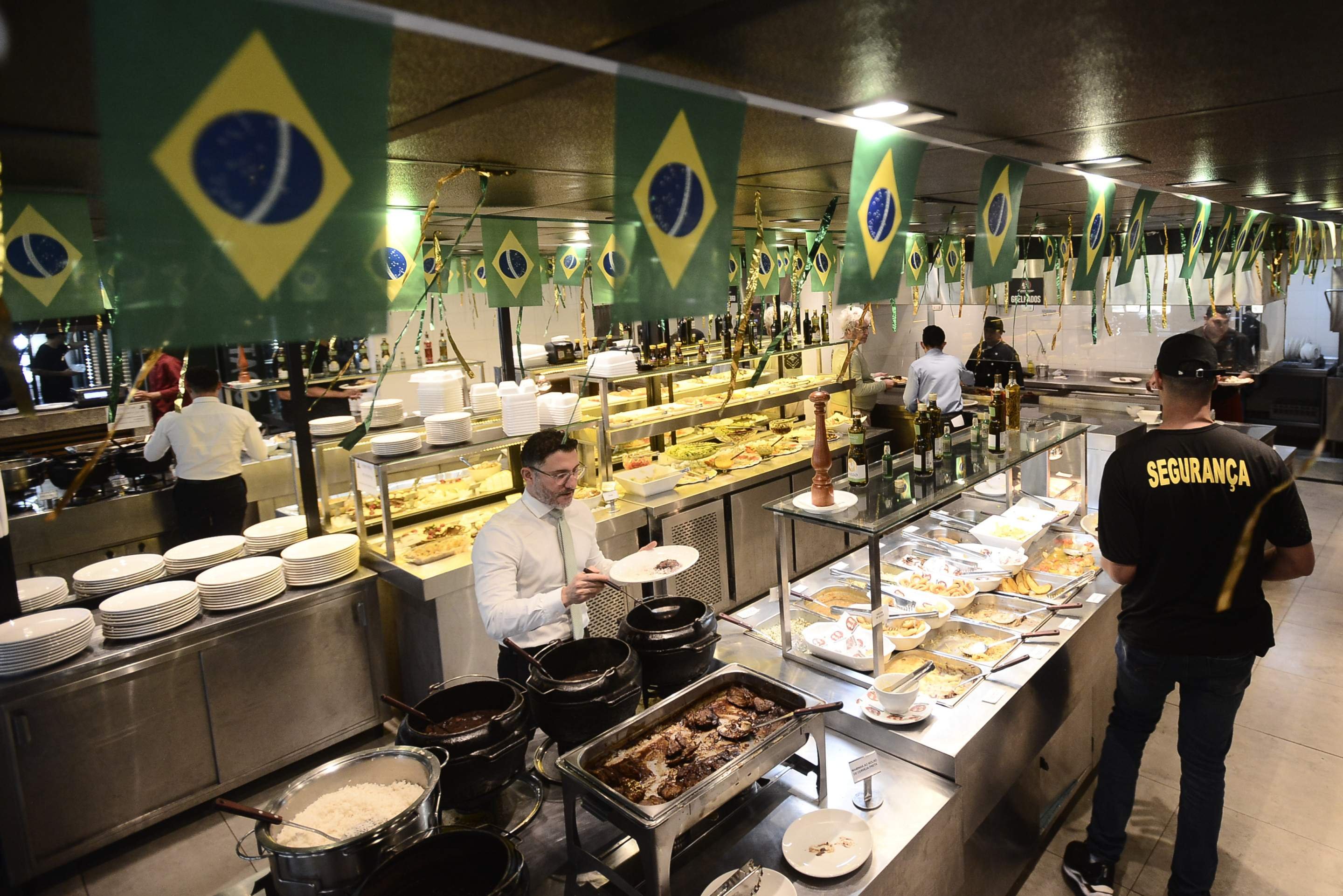  Bares e restaurantes da capital est&atilde;o prontos para reunir torcedores a partir da hora do almo&ccedil;o
