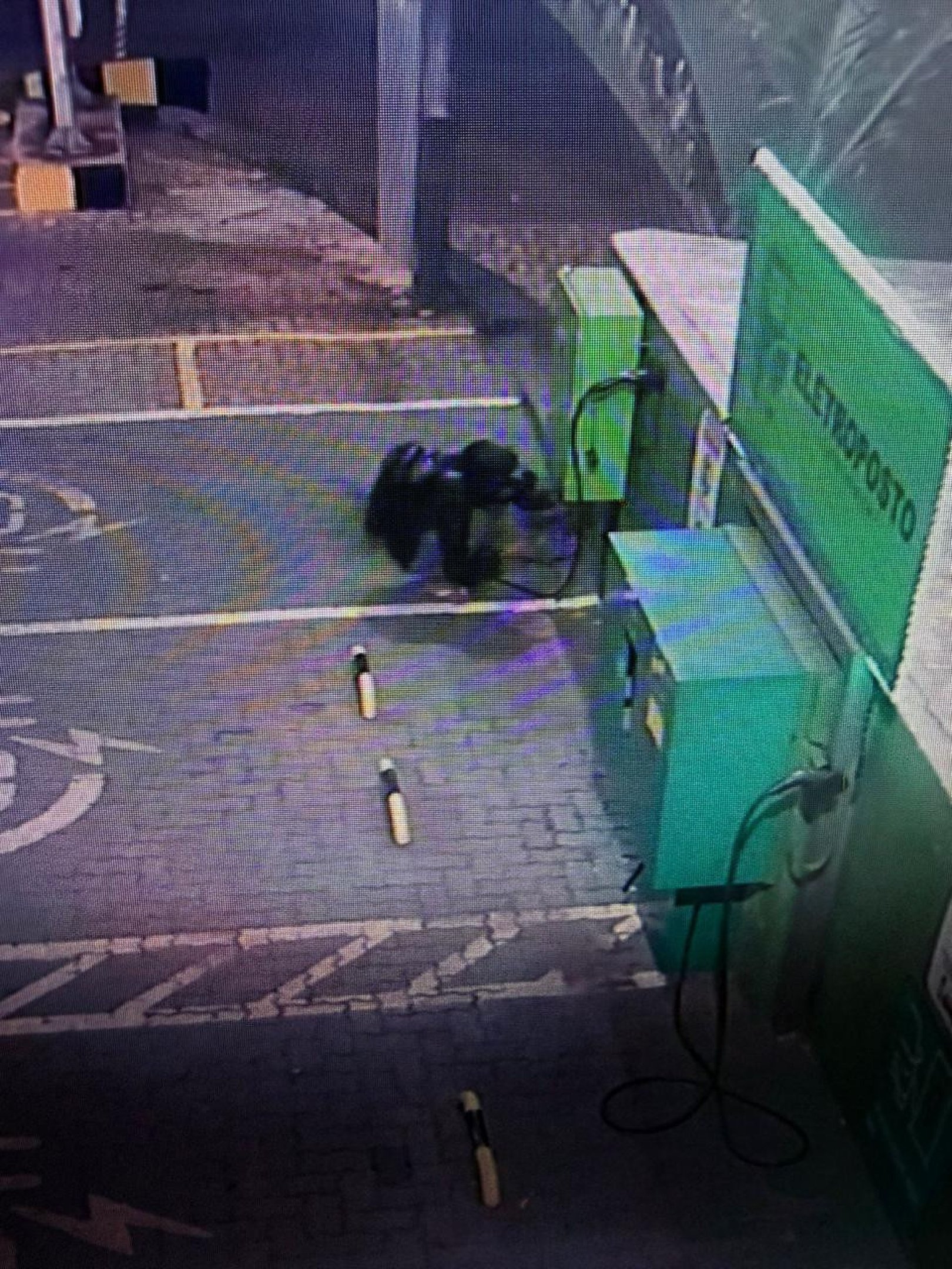 Eletroposto em Arniqueira &eacute; alvo de ladr&otilde;es durante a madrugada