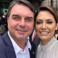 Flavio e Michelle estão no centro de uma disputa sobre quem carregará o estandarte dos Bolsonaro na política -  (crédito: Redes sociais)