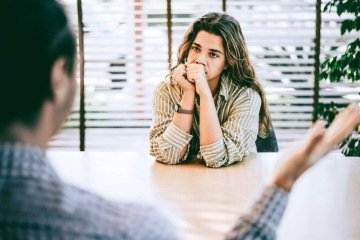 Os narcisistas vulneráveis são mais sutis que os gloriosos - eles usam sua capacidade de fazer as pessoas se sentirem à vontade, apenas para tentar explorá-las ou manipulá-las. -  (crédito: Getty Images)