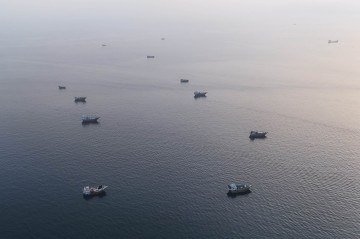 Navios no Estreito de Ormuz: guerra volta a escalar -  (crédito:  AFP)