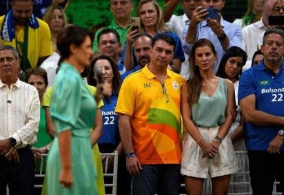 Michelle publicou dois vídeos que somam 27 minutos com críticas ao enteado -  (crédito: Reprodução Instagram/Michelle Bolsonaro)