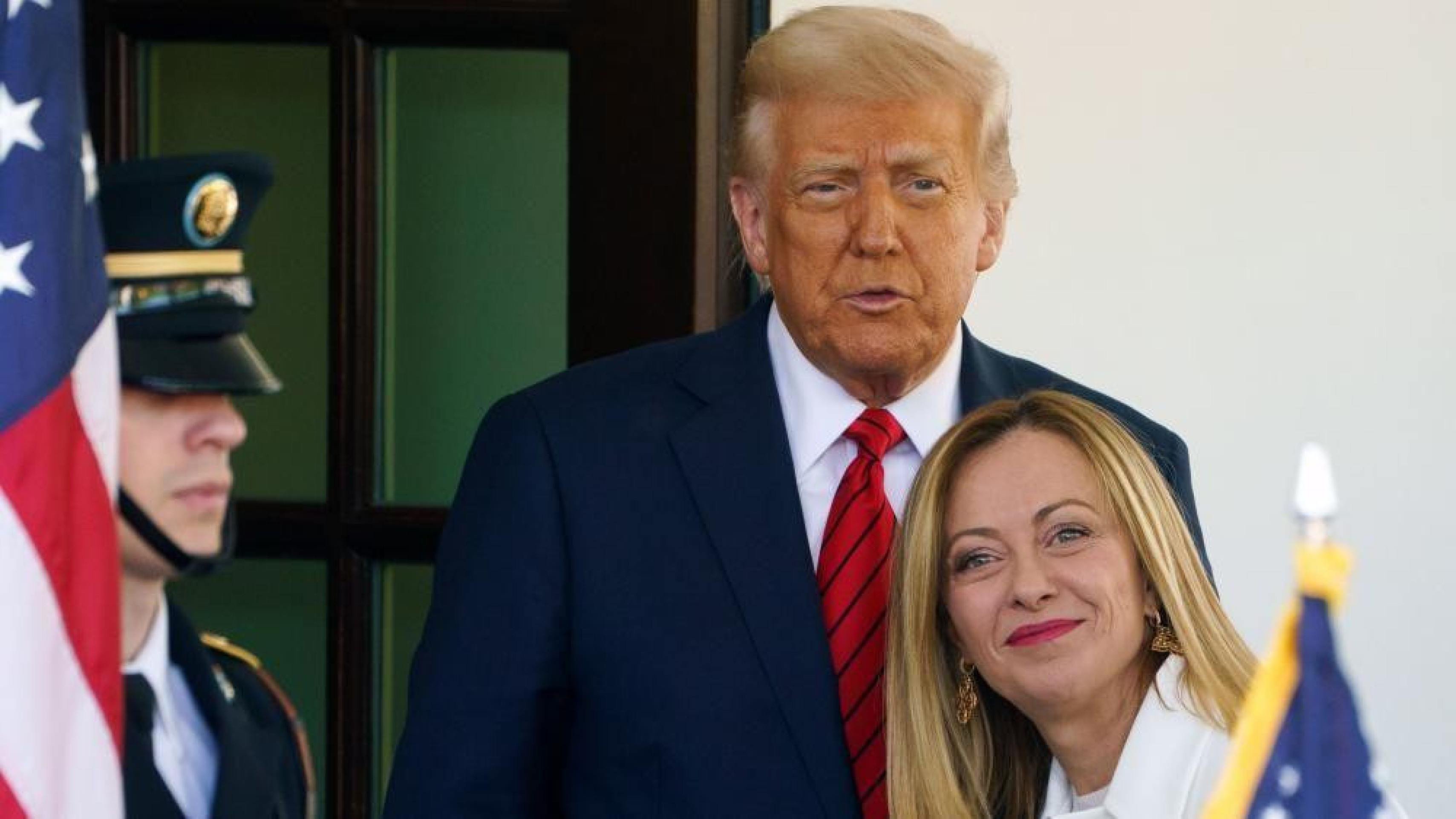 A briga pública cada vez mais acirrada entre Trump e premiê da Itália