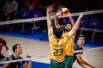 O Brasil venceu o Canadá por 3 sets a 2 na tarde deste domingo (28/6), em Ljubljana, na Eslovênia. -  (crédito: Divulgação/Volleyball World)