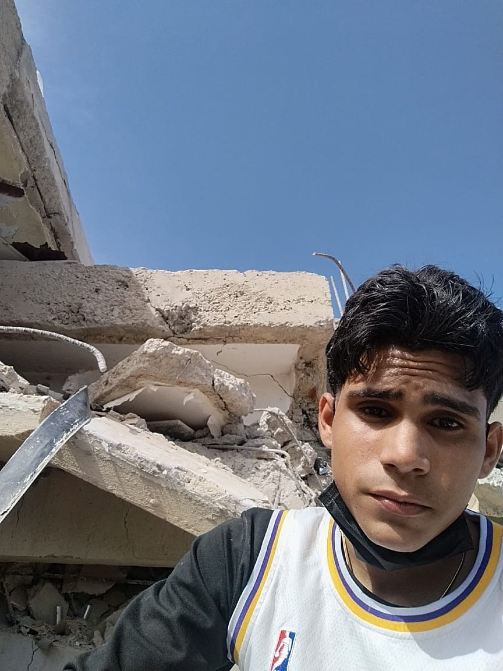 Javier Isac Alc&aacute;ntara Mosqueda, 20 anos, empres&aacute;rio de Caracas, volunt&aacute;rio em Macuto (La Guaira)