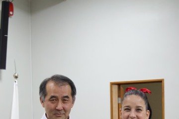 Ludmila Magalhães levou à embaixada tsurus feitos por ela  -  (crédito: Davi Pereira/CB)