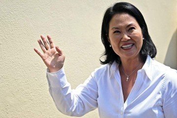 Roberto Sánchez e Keiko Fujimori em um debate antes do segundo turno das eleições -  (crédito: Getty Images)