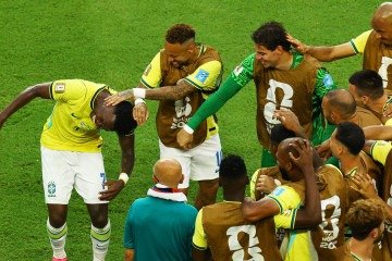 Neymar e Vinícius Jr. em treino da seleção brasileira -  (crédito: Caean Couto/IMAGN IMAGES/Reuters)