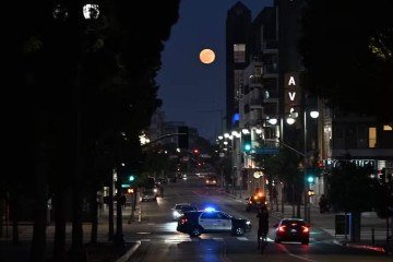 O nome 'Lua de morango' vem de povos nativos americanos que fazem a colheita da fruta nesse período -  (crédito: Foto: AFP)