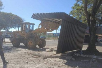 Estruturas ocupavam oito vagas ao lado da Feira dos Importados -  (crédito: Agência Brasília)