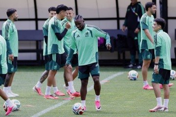 Julian Quinones é fundamental na movimentação ofensiva mexicana -  (crédito: Rodrigo Oropeza/AFP)