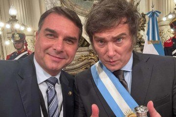 O candidato à Presidência, Flávio Bolsonaro, e o presidente da Argentina, Javier Milei, na Casa Rosada, em Buenos Aires, em 2023
 -  (crédito: Reprodução/Redes sociais)