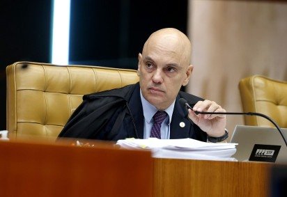 Moraes analisa se o revólver encontrado com um segurança de Bolsonaro configura 