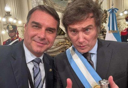 O candidato à Presidência, Flávio Bolsonaro, e o presidente da Argentina, Javier Milei, na Casa Rosada, em Buenos Aires, em 2023
 -  (crédito: Reprodução/Redes sociais) -O candidato à Presidência, Flávio Bolsonaro, e o presidente da Argentina, Javier Milei, na Casa Rosada, em Buenos Aires, em 2023
 -  (crédito: Reprodução/Redes sociais)