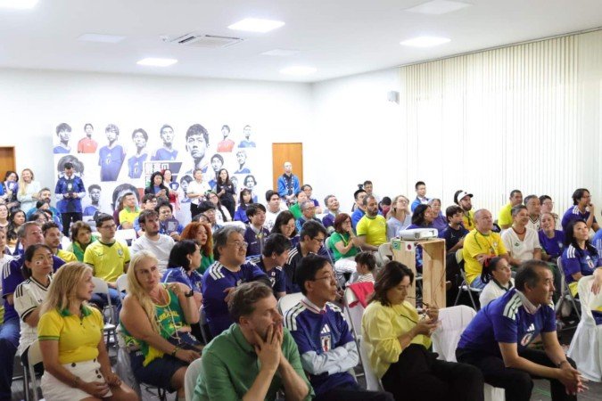 Torcedores na Embaixada do Japão vivem sentimentos divididos após derrota, mas destacam laços históricos e celebram o avanço brasileiro - (crédito: Davi Pereira/CB/DA Press) Torcedores na Embaixada do Japão vivem sentimentos divididos após derrota, mas destacam laços históricos e celebram o avanço brasileiro - (crédito: Davi Pereira/CB/DA Press)