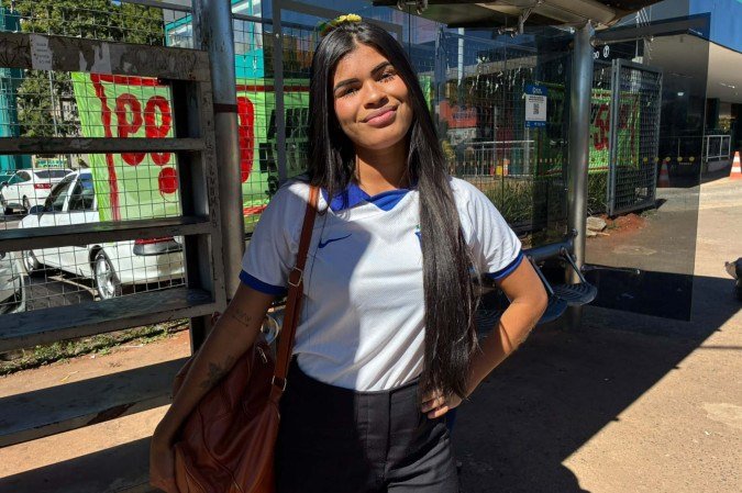 Amanda Cailane reclama do atraso das linhas de ônibus