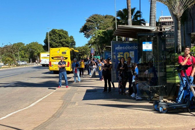 Parada do Pátio Brasil se encontrava com bem menos gente que o habitual para a região