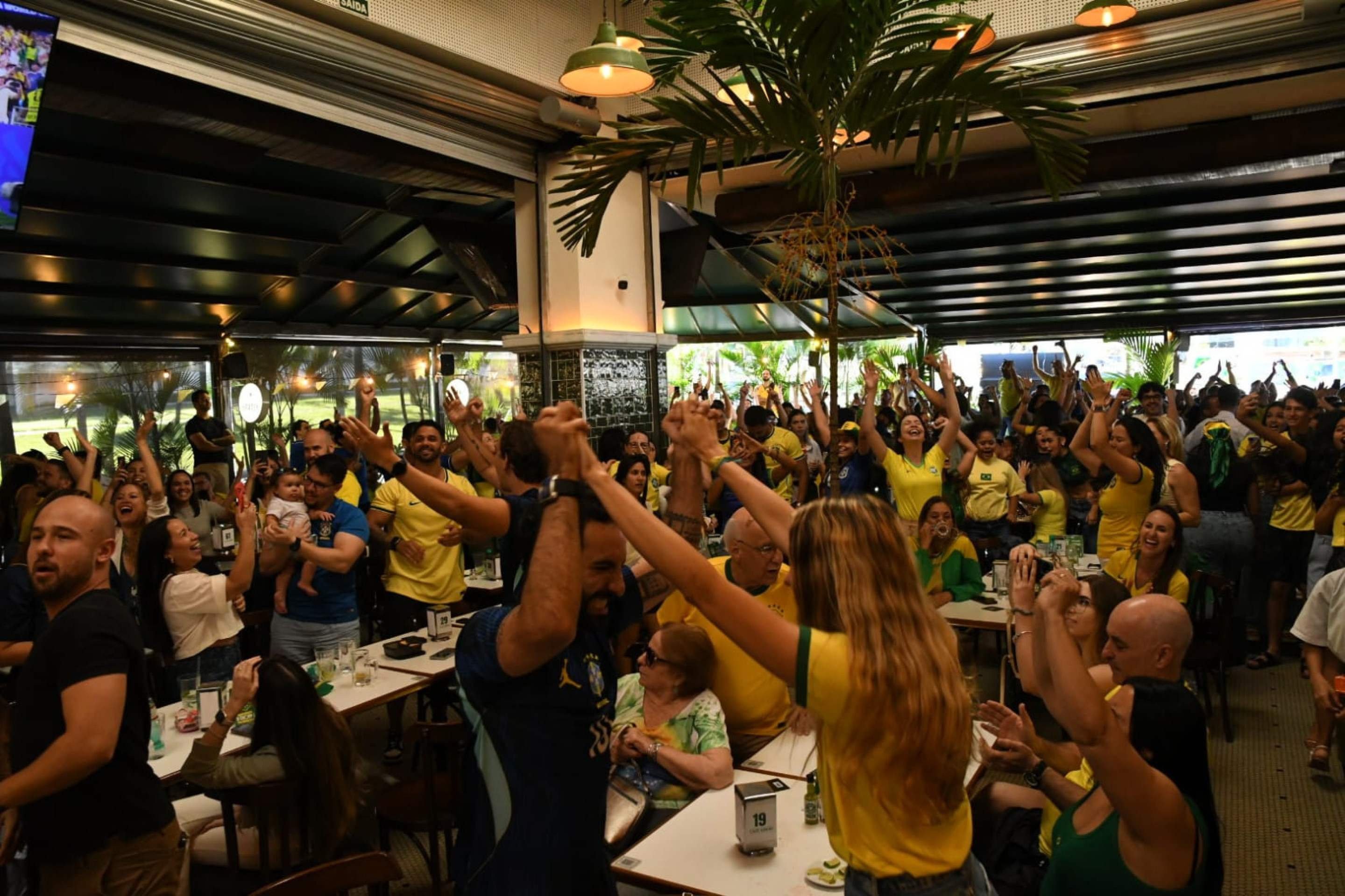 Torcida do Caju Lim&atilde;o celebrou vit&oacute;ria contra o Jap&atilde;o