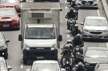 Trechos da regulamentação municipal impõem exigências extras de segurança para o credenciamento de serviço de mototáxi por aplicativo -  (crédito: Paulo Pinto/Agência Brasil)