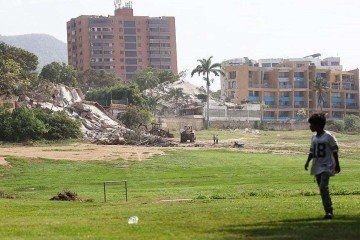 Vista aérea mostrando prédios desabados em Caraballeda, La Guaira, Venezuela, em 27 de junho de 2026, após terremotos que atingiram a região -  (crédito: Getty Images)