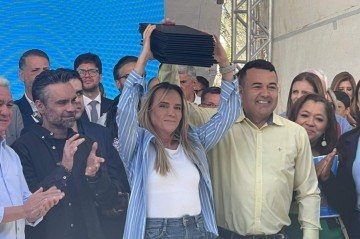 No evento, o GDF assinou 16 ordens de serviço direcionadas a obras de infraestrutura, mobilidade, lazer e urbanização  para São Sebastião -  (crédito: Davi Cruz)