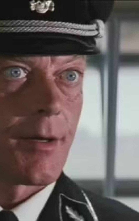 Ele é conhecido por interpretar o vilão General Vogel, em Indiana Jones e a Última Cruzada, filme de 1986 -  (crédito: Divulagação/Paramount Pictures)