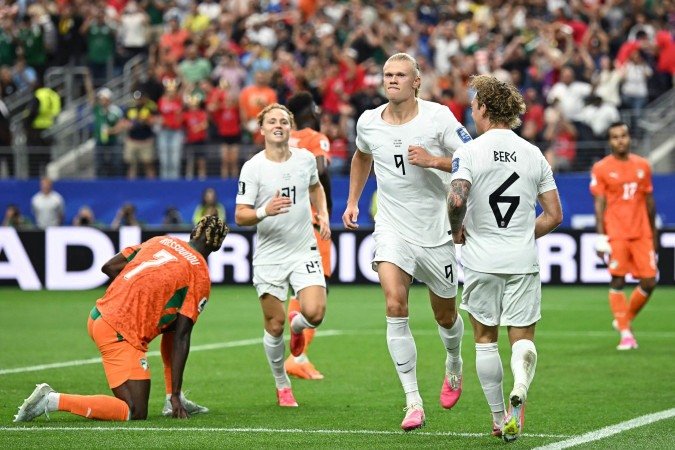 Haaland comemora o gol da vitória por 2 x 1 contra a Costa do Marfim, pela segunda fase da Copa do Mundo de 2026       -  (crédito:  AFP)