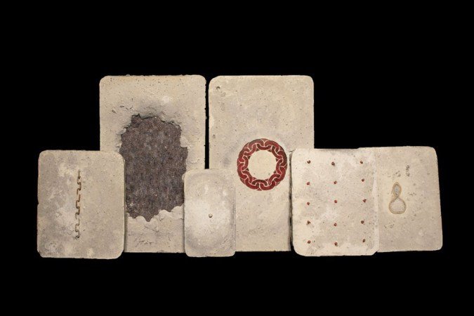 A obra Tempo, que faz parte da exposição, é uma reflexão sobre os ciclos da vida