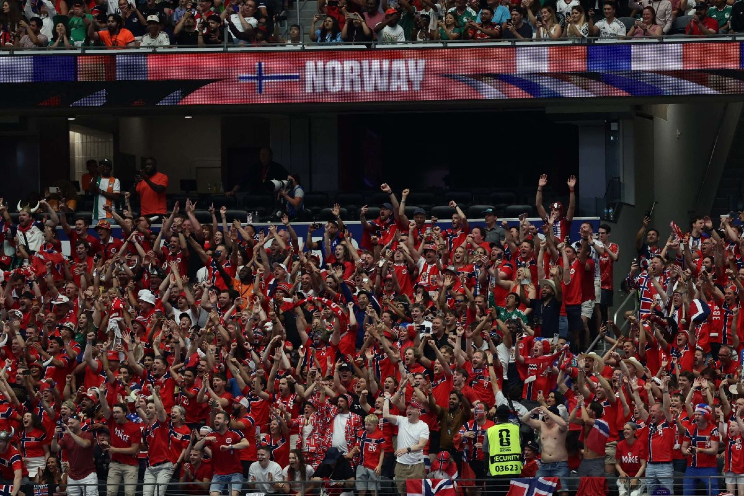 Jogadores da Noruega celebram ap&oacute;s vit&oacute;ria sobre a Costa do Marfim