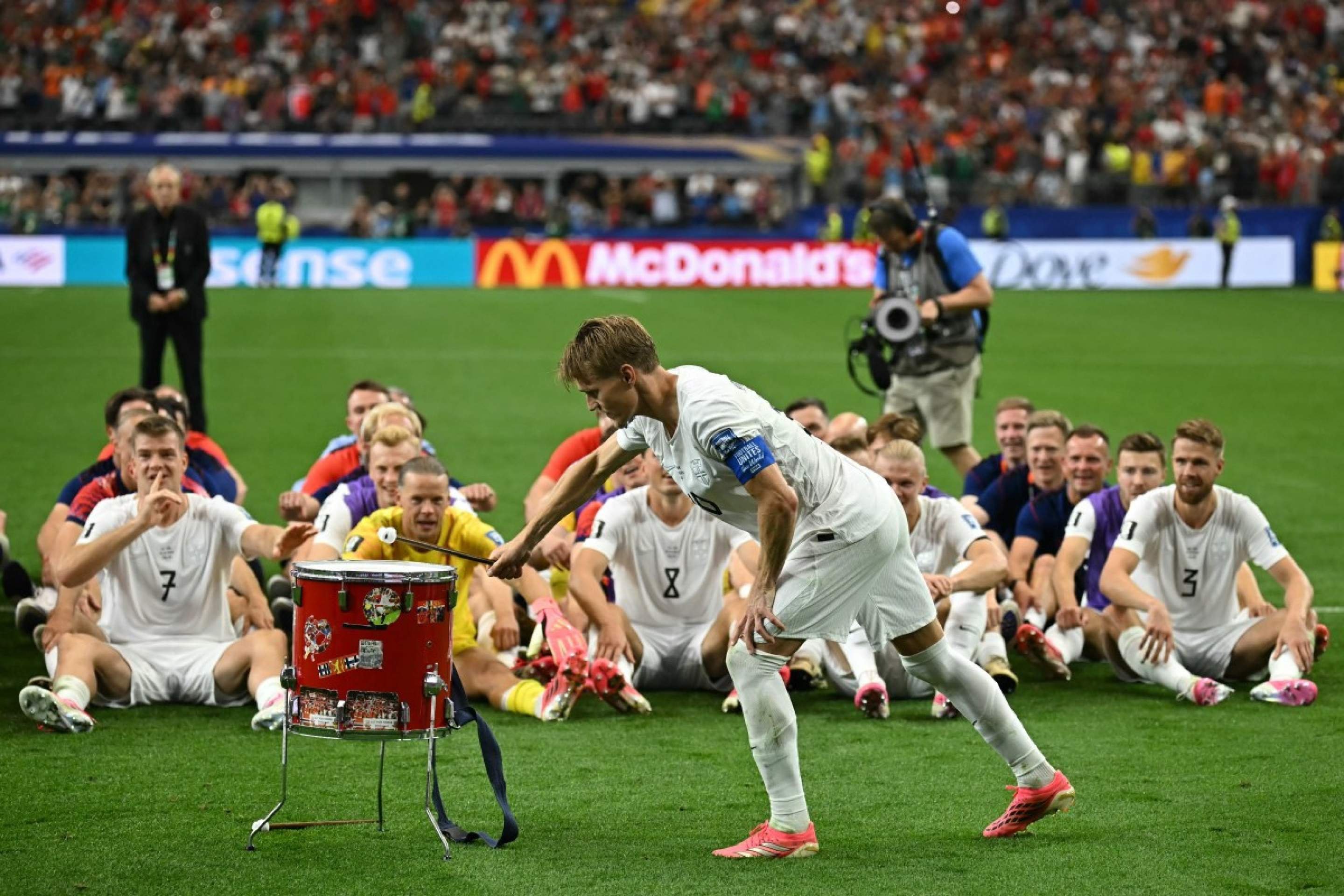 Jogadores da Noruega celebram ap&oacute;s vit&oacute;ria sobre a Costa do Marfim