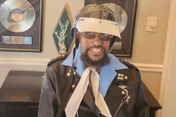 Morre Victor Willis, vocalista do Village People e coautor de 'Y.M.C.A.', aos 74 anos - (crédito: Foto: Redes sociais) Morre Victor Willis, vocalista do Village People e coautor de 'Y.M.C.A.', aos 74 anos - (crédito: Foto: Redes sociais)