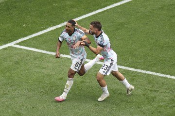 Meia da Bélgica, Youri Tielemans comemora gol marcado na vitória de virada por 3 x 2 contra Senegal, ao lado de Nicolas Raskin, pela segunda fase da Copa do Mundo de 2026 - (crédito: AFP) Meia da Bélgica, Youri Tielemans comemora gol marcado na vitória de virada por 3 x 2 contra Senegal, ao lado de Nicolas Raskin, pela segunda fase da Copa do Mundo de 2026 - (crédito: AFP)