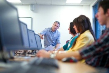 Ao todo, serão oferecidos 24 cursos online gratuitos em áreas de alta demanda do mercado de trabalho de tecnologia - (crédito: Foto: Divulgação) Ao todo, serão oferecidos 24 cursos online gratuitos em áreas de alta demanda do mercado de trabalho de tecnologia - (crédito: Foto: Divulgação)