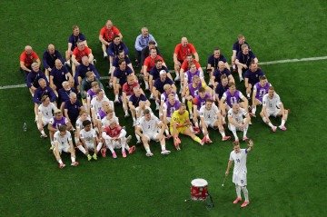 Camisa 10, Martin Odegaard é o maestro norueguês até nas comemorações vikings depois das vitórias - (crédito: Alex Slitz/AFP ) Camisa 10, Martin Odegaard é o maestro norueguês até nas comemorações vikings depois das vitórias - (crédito: Alex Slitz/AFP )